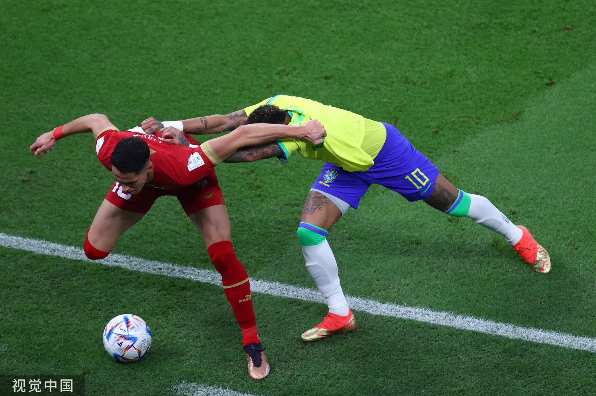 爱游戏-内马尔重要时刻比赛局势复杂，塞尔维亚队带队取胜！赢得满堂喝彩-爱游戏