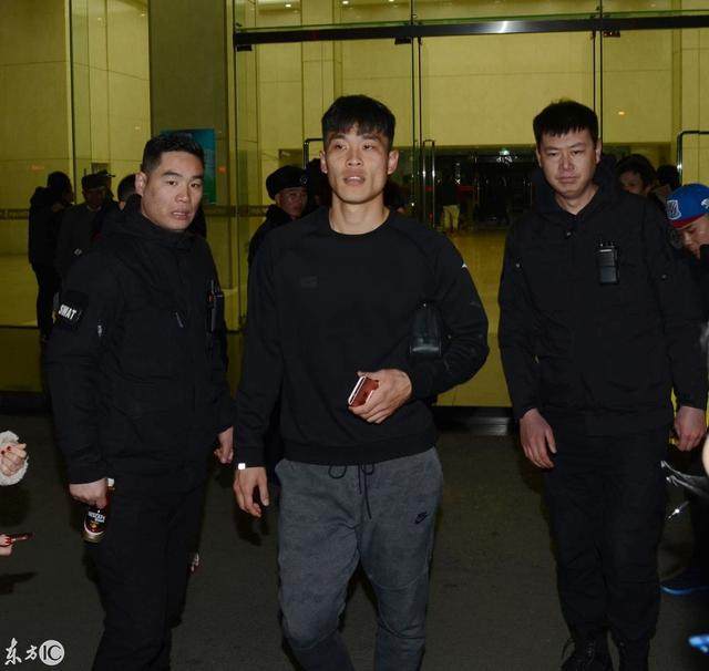 ayx-亚冠赛程吃紧，纽约尼克斯赛后再遭质疑，赛场秩序良好，团队化学反应显著-ayx