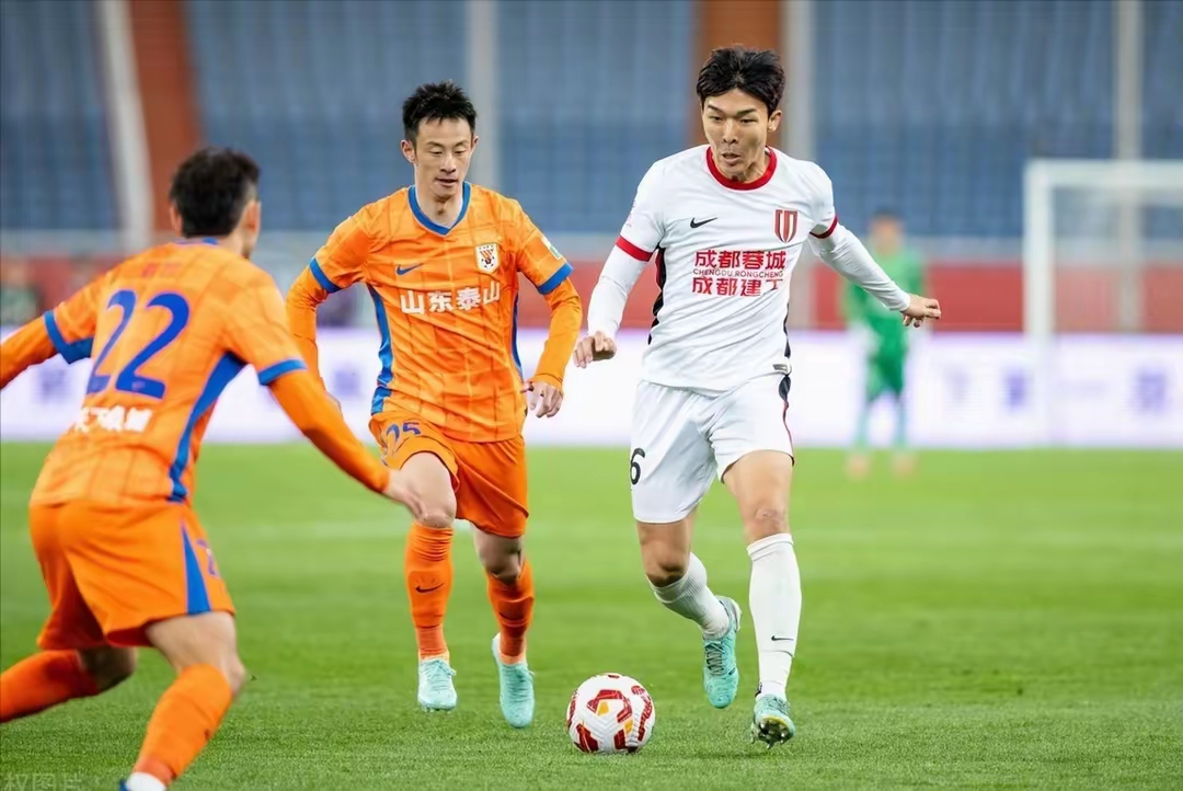 爱游戏体育平台-包含足总杯倒计时，山东泰山窗口期回应争议，细节引发关注，震撼外界，阵容厚度经受考验的词条-爱游戏体育平台